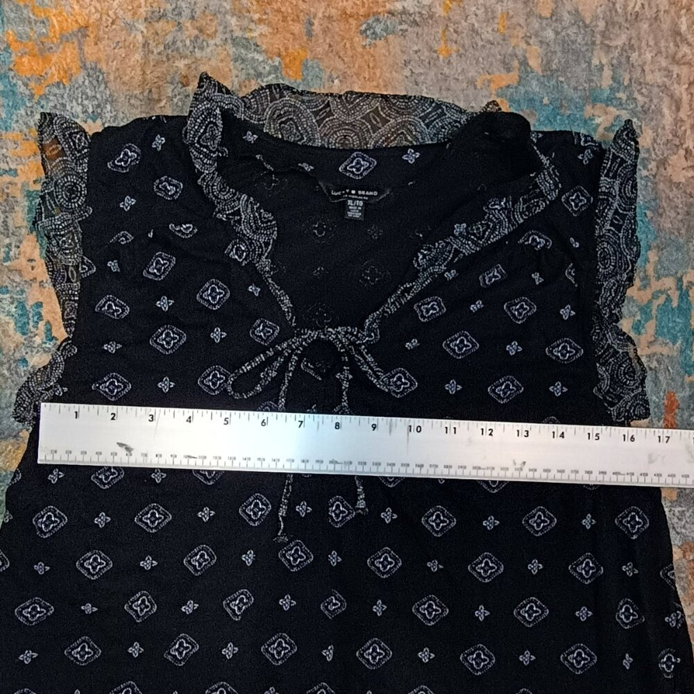 Casual Lucky brand mixed media short, ruffled sleeve and vneck  blouse size L - Picture 7 of 9